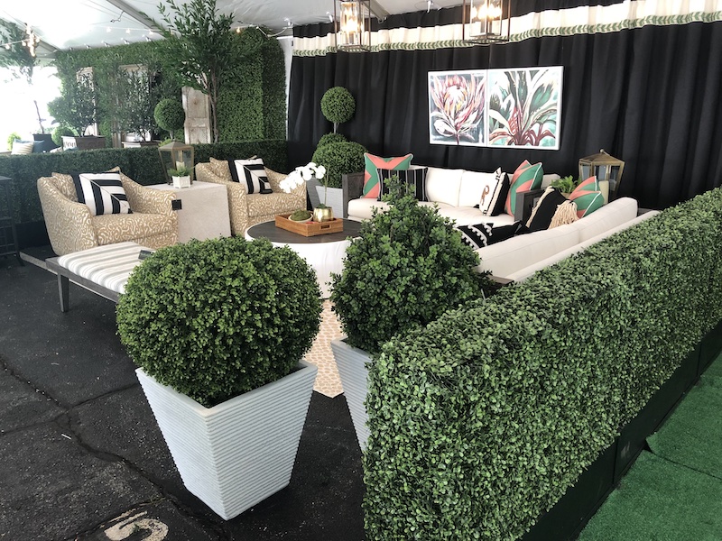 Designer Cheryl Luckett incorporated fabrics from her performance line with Revolution in her outdoor vignette.
